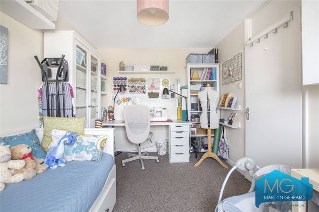 Flat for sale in Windsor Court, Southgate, London