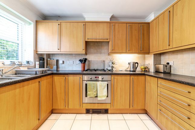 4, Penbere Close, Tadley photo 4