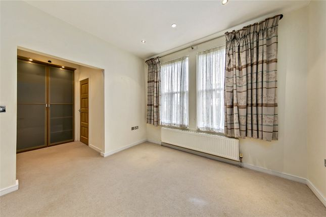 339, Sandycombe Road, Surrey photo 4