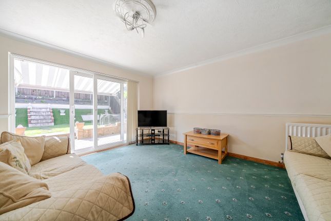 4, Harlands Grove, Orpington photo 2