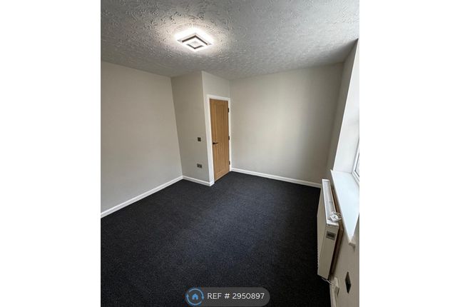 Flat   Prospect Place, Scarborough photo 4