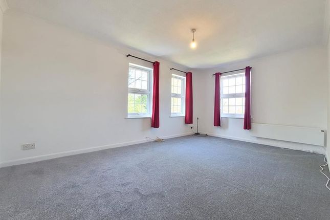 Flat 8, Foxhill, Crowthorne Road, Bracknell photo 2