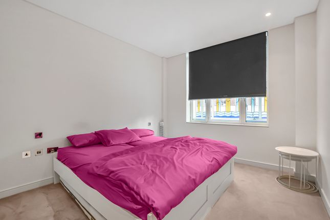 Flat to rent in Queensway, London