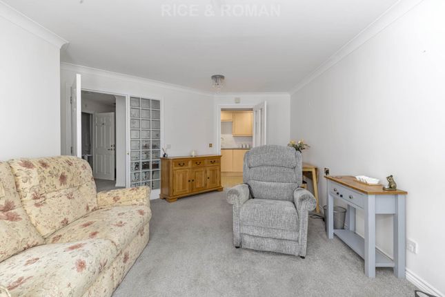 27 Hinchley Manor, Manor Road North, Esher photo 4