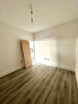 Upper Lichfield Street, Willenhall photo 4