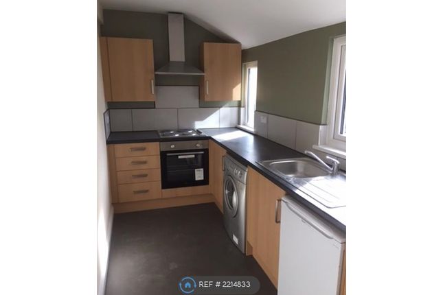 Flat to rent in Grange Avenue, Leeds