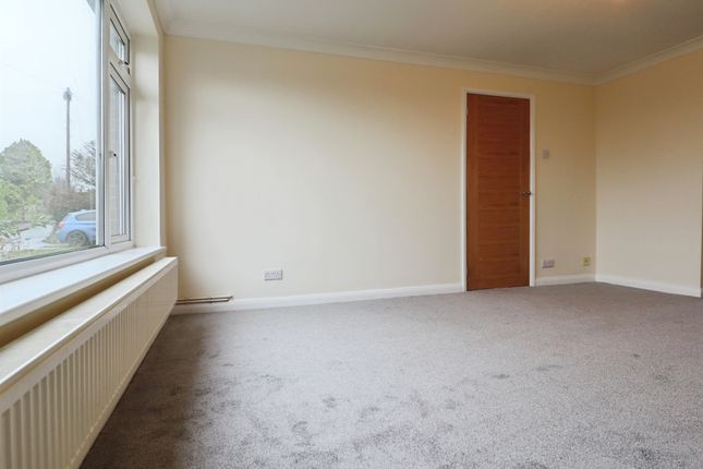 8, Fonmon Road, BARRY photo 2