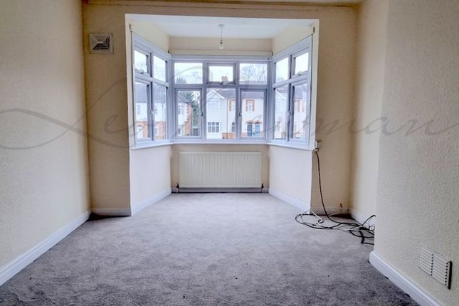 Flat 18 2 bed Lodge Court, High Street, Essex photo 2