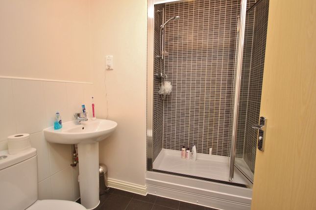 43 Dunnock Way, St Ives, En Suite