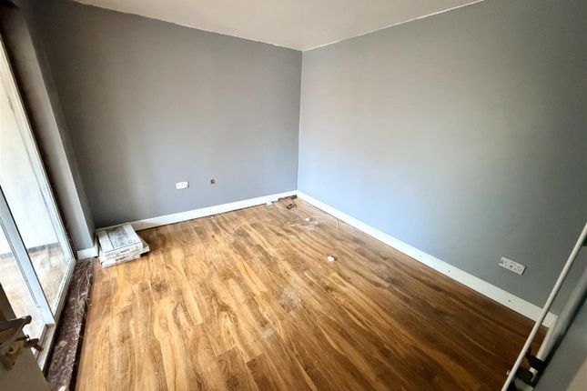 35, Royal Meadow Drive, Atherstone photo 4