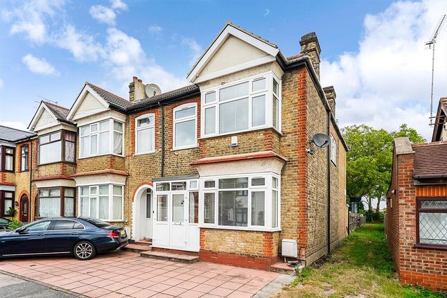 End terrace house to rent in Hampton Road, Chingford