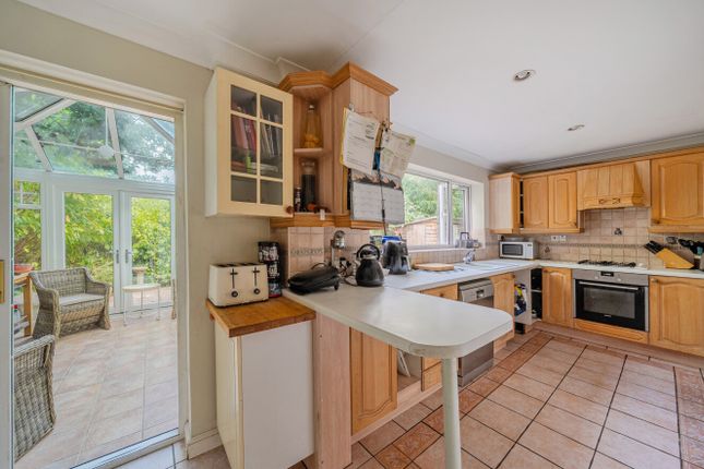 9, Barrens Close, Surrey photo 3