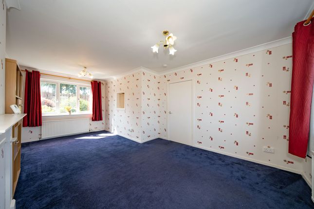 2 Harburn Drive, West Calder photo 2