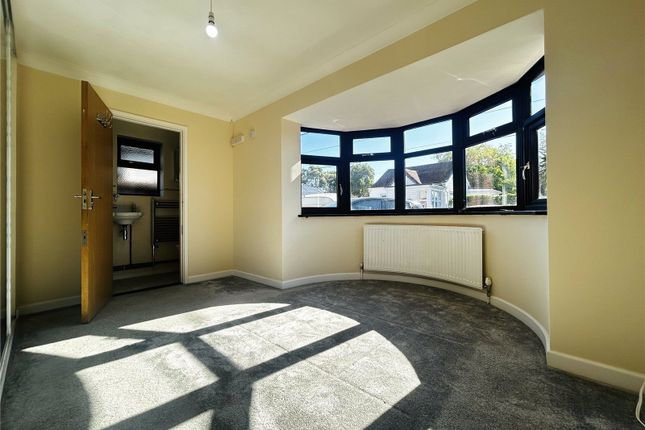 21, Sea Way, Jaywick photo 3