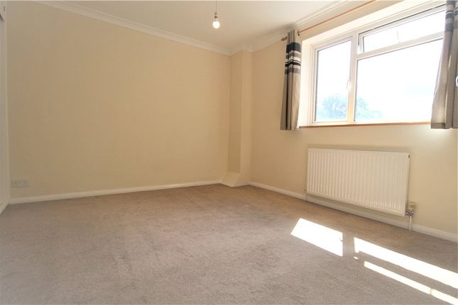 15, Fircroft Court, Surrey photo 5