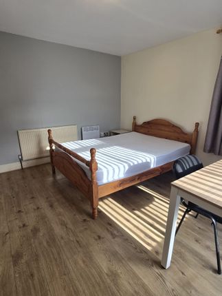 Room 4, 6, Kilvey Terrace, Swansea photo 3