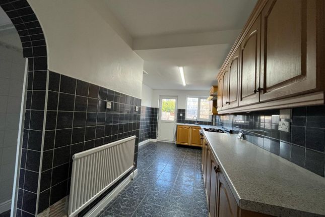 Semi-detached house to rent in Staveley Road, Leicester