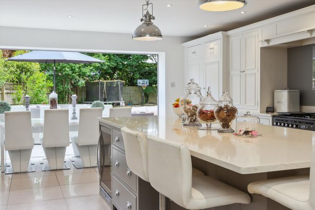 16, West End Gardens, Esher photo 3