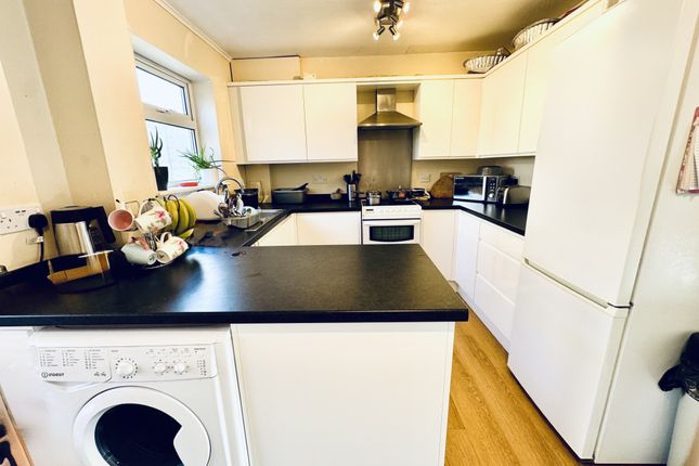 15, Bramshott Drive, Hook photo 3