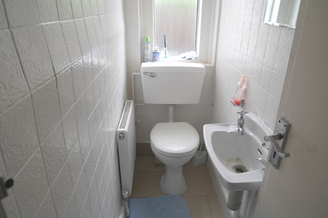 21, Forty Lane, Wembley photo 4