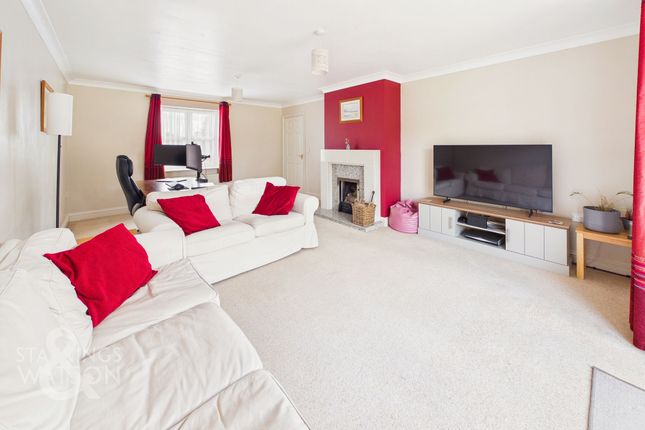 15 Thwaites Oak Close, Norwich photo 3
