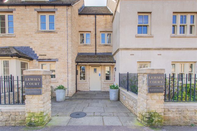 Thumbnail Flat for sale in London Road, Tetbury