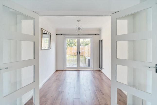 17, Mayfair Close, Surbiton photo 4