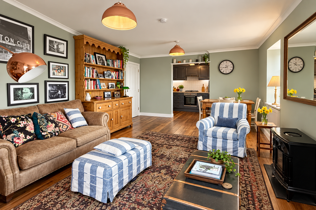 Penthouse, 25, Cray House, Gosport photo 3