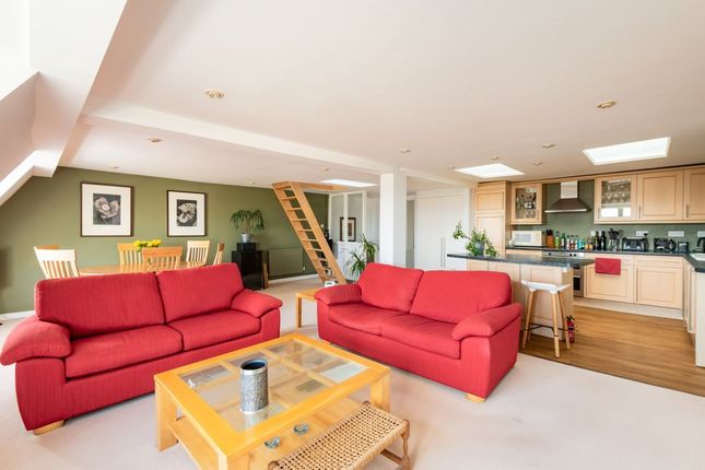 Top Floor Flat, Flat 4, 16-17, Royal York Crescent, Bristol photo 4