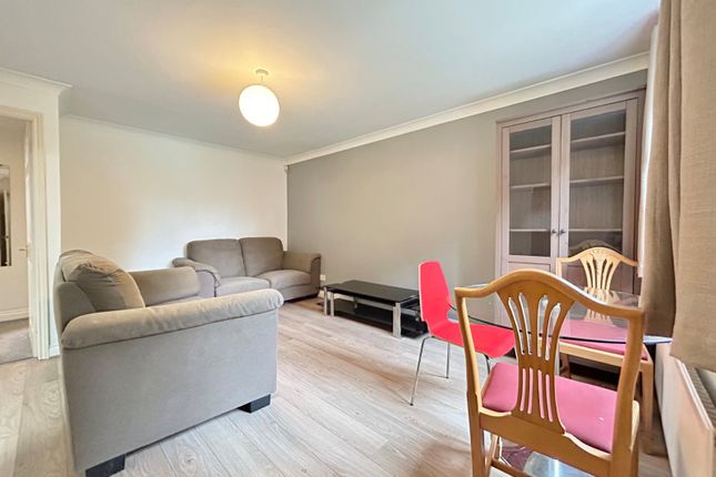 4, Greenfield Court, Leeds photo 3