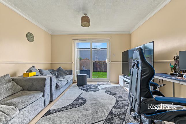12, Symmington Close, Peterborough photo 4