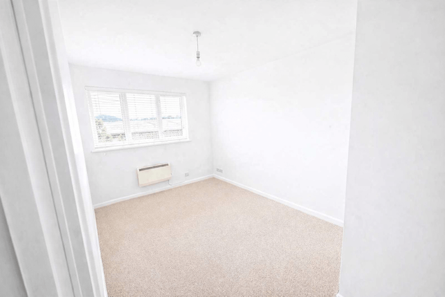 140 Brimfield Road, Purfleet On Thames photo 5