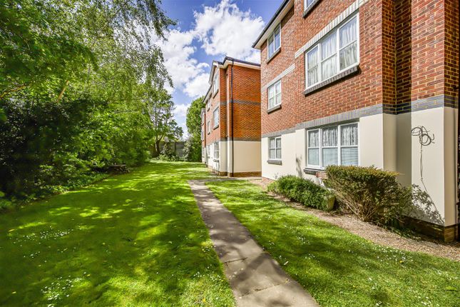 Thumbnail Flat for sale in Malting Way, Isleworth