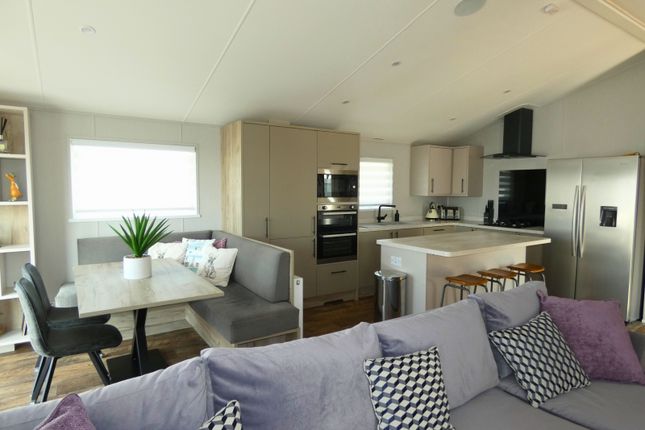 12 Oyster Rise, coopers beach, Church Lane, East Mersea photo 4