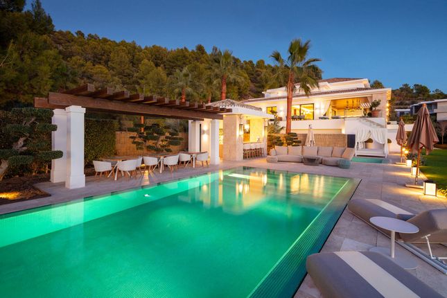Thumbnail Villa for sale in Marbella, Costa Del Sol, Spain