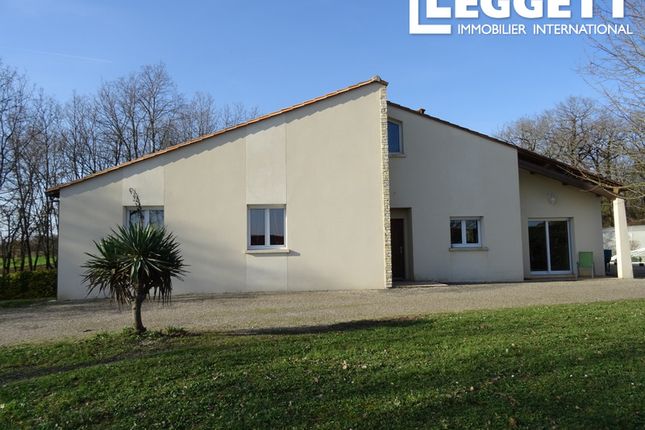 Thumbnail Villa for sale in 126 Chemin De La Papote, Jauldes, Charente, Nouvelle-Aquitaine