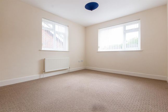 Flat to rent in Woodland Avenue, Hutton, Brentwood
