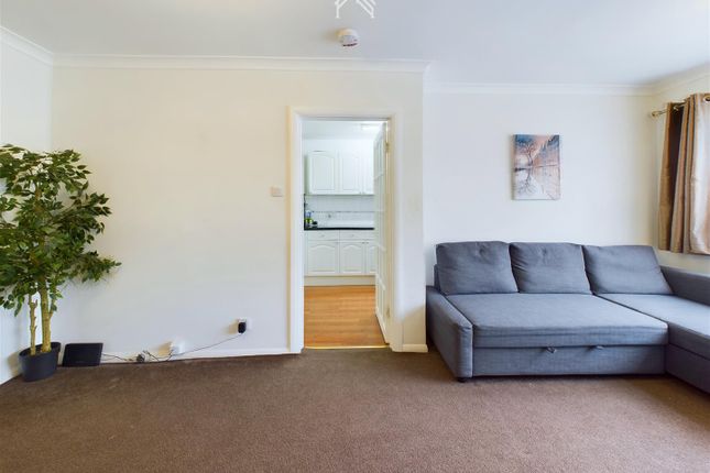 Flat for sale in Cornwall Road, Pinner