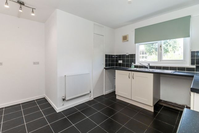 72 Haines Way, Watford photo 4