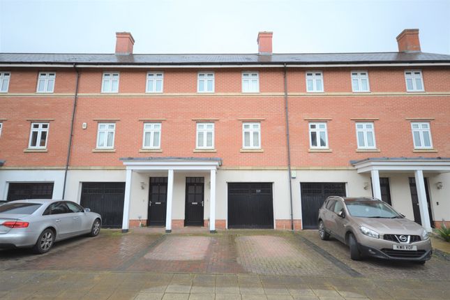 Thumbnail Town house for sale in Barn Croft Drive, Lower Earley, Reading