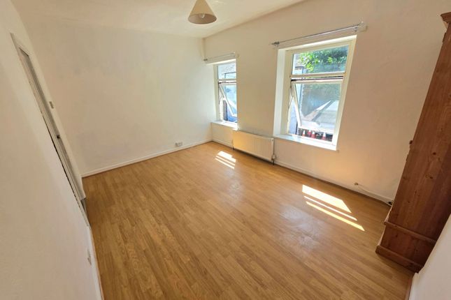 2 Davies Street, Barry photo 5