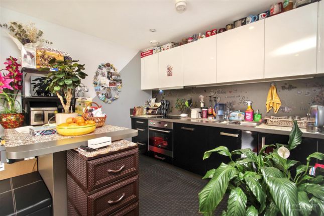 117 Heron House, Kennet Island, Reading photo 4