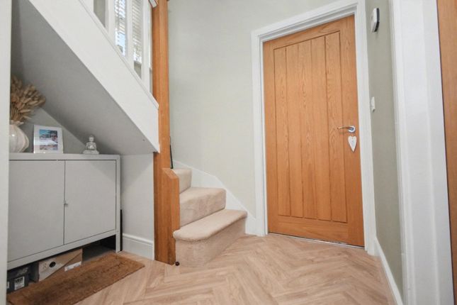 19, Wrenthorpe Close, Wakefield photo 4