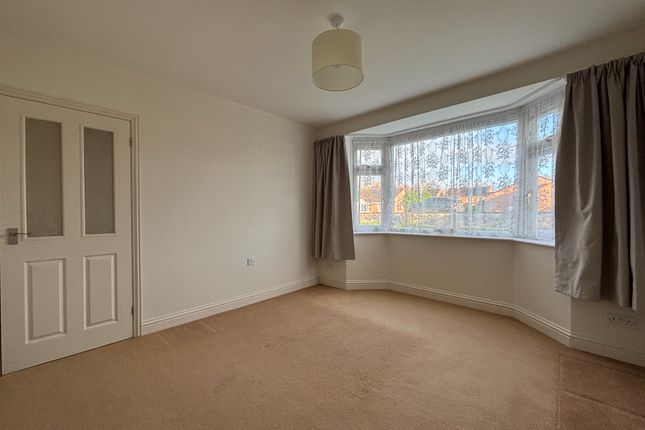 Master Bedroom (4)