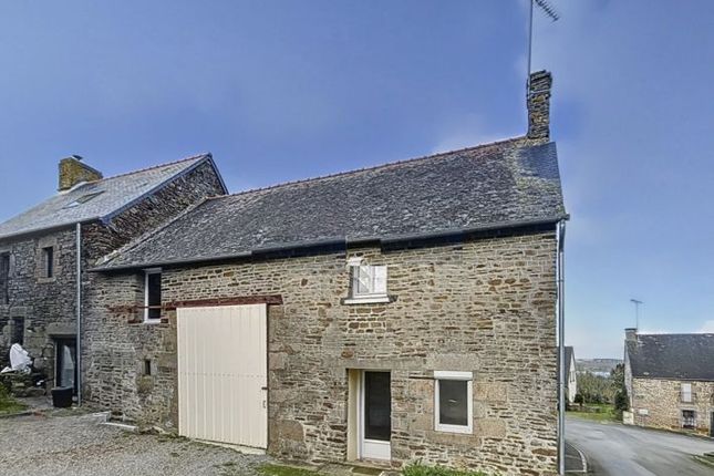 Cottage for sale in Sougeal, Bretagne, 35610, France