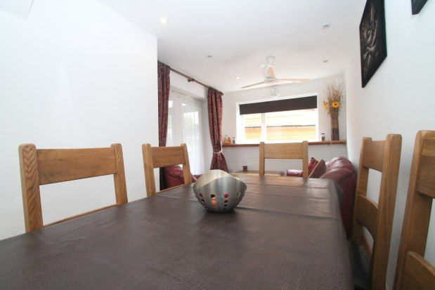 Flat to rent in Greenwood Drive, Redhill