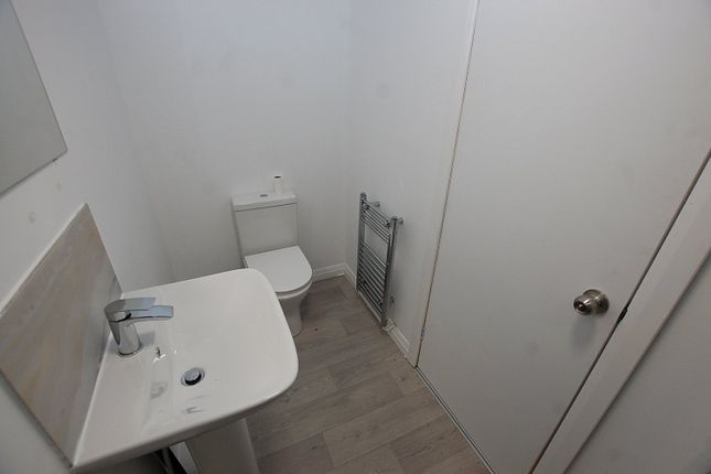 Flat 1, 39D,, Canterbury Street, Greater Manchester photo 5