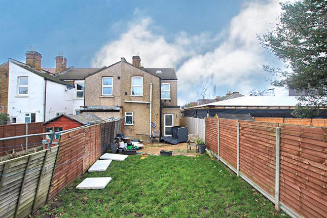 End terrace house for sale in Chapel Road, Hounslow