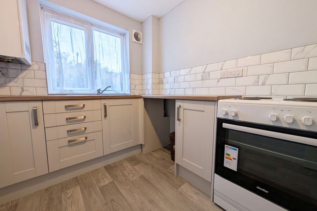 Flat 2, 22 Grove Road, Southampton, Southampton photo 2
