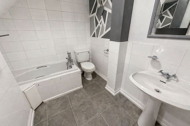 Flat 36, Runnymede Court, Stanford-Le-Hope photo 4